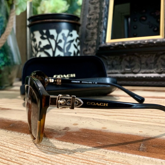 COACH sunglasses..gorgeous!! Cat eye gradient lenses w/clamshell case. - Picture 6 of 7